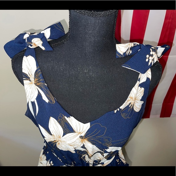 Belongsci Romper NEVER WORN - Picture 6 of 11